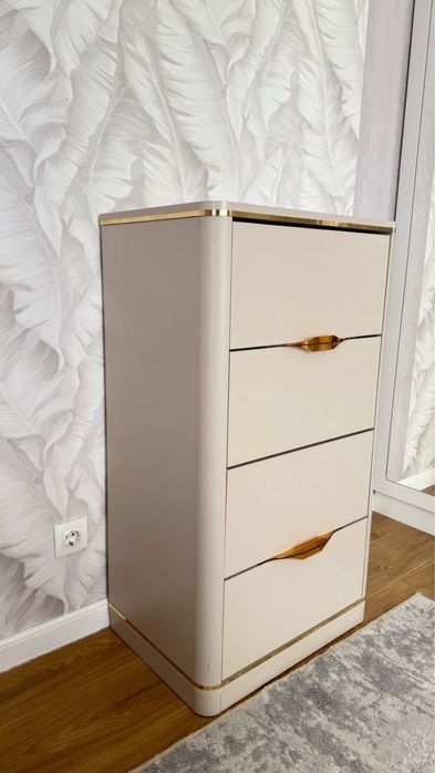 Гарнитур бежевого цвета