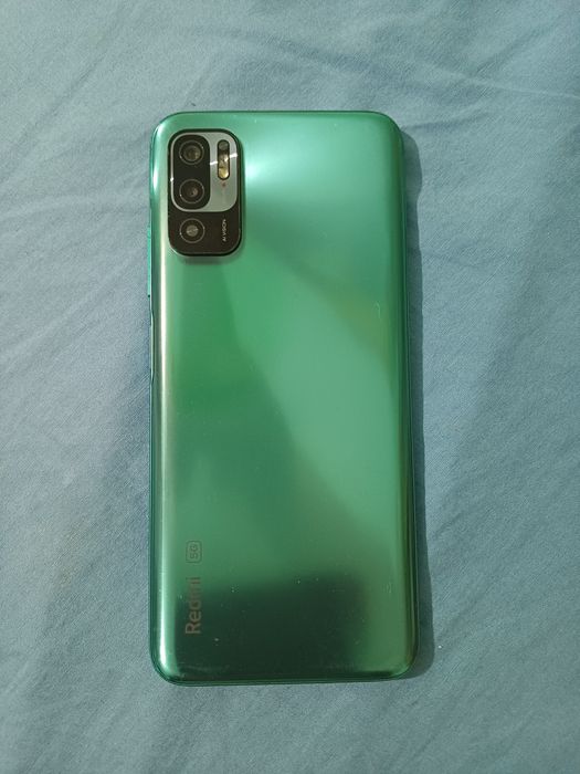 Xiaomi Redmi Note 10 cu displayul spart. Placa este buna