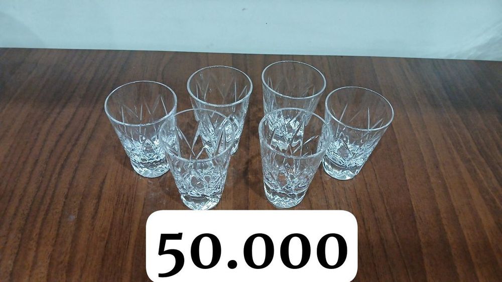 Xrustal stakan vazalar sotiladi