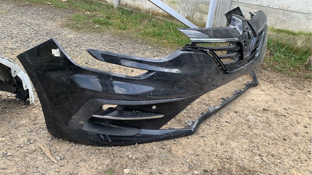 Bara fata Renault Megane 4 facelift