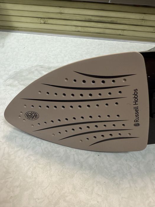 Уред за гладене с пара Russell Hobbs