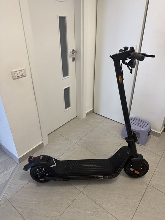 Trotineta electrica NIU model KQi3 pro