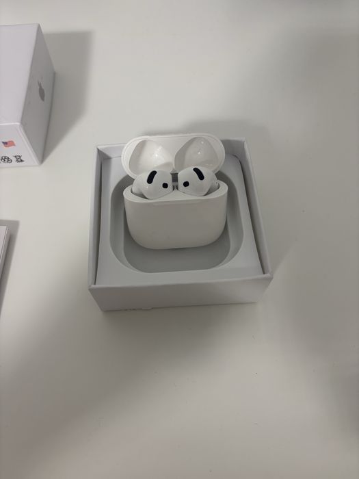Casti airpods 4 noi