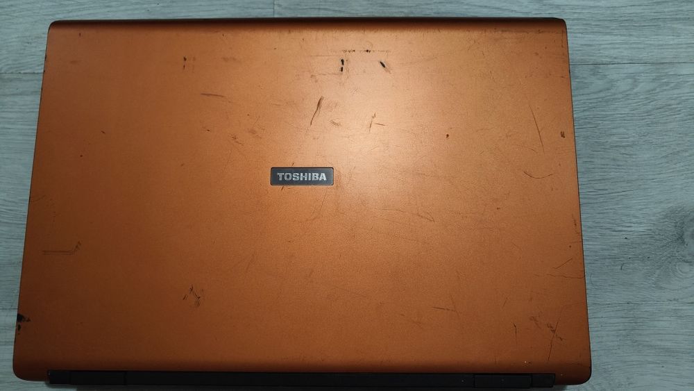 Vand Laptop Toshiba in stare buna,dar trebuie incărcator la el