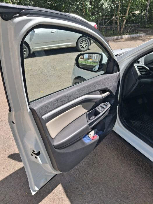 Лада Веста св кросс 1.8 АМТ  2019 год