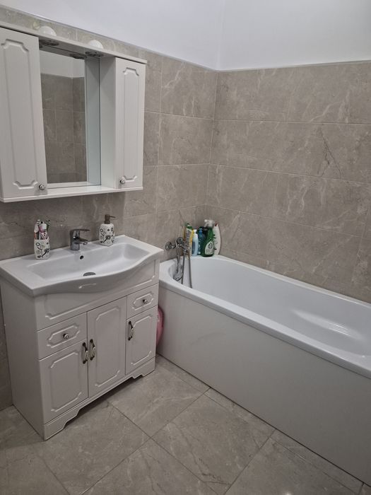 Vand apartament cu 2 camere Tractorul/Coresi