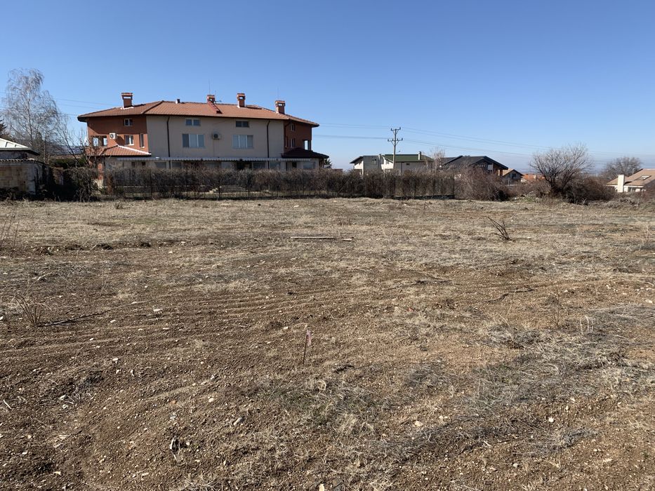 Марково -2910 кв./ м. в регулация, разделено на две