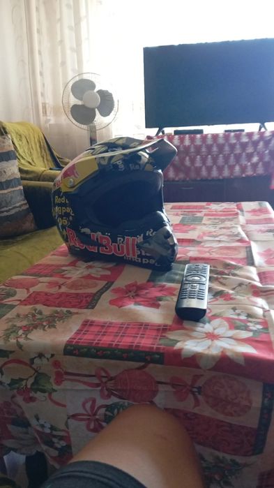 Каска Redbull в отлично състояние