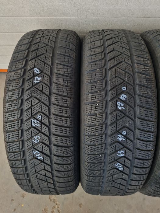 Зимни гуми 4 броя PIRELLIScorpion 215 65 R17 дот 1818