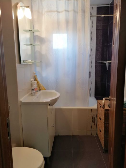 Închiriez apartament