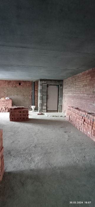 Продам 4-ёх комн. квартиру