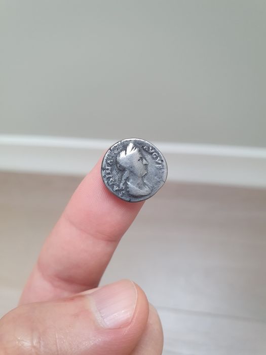 Monedă veche din argint