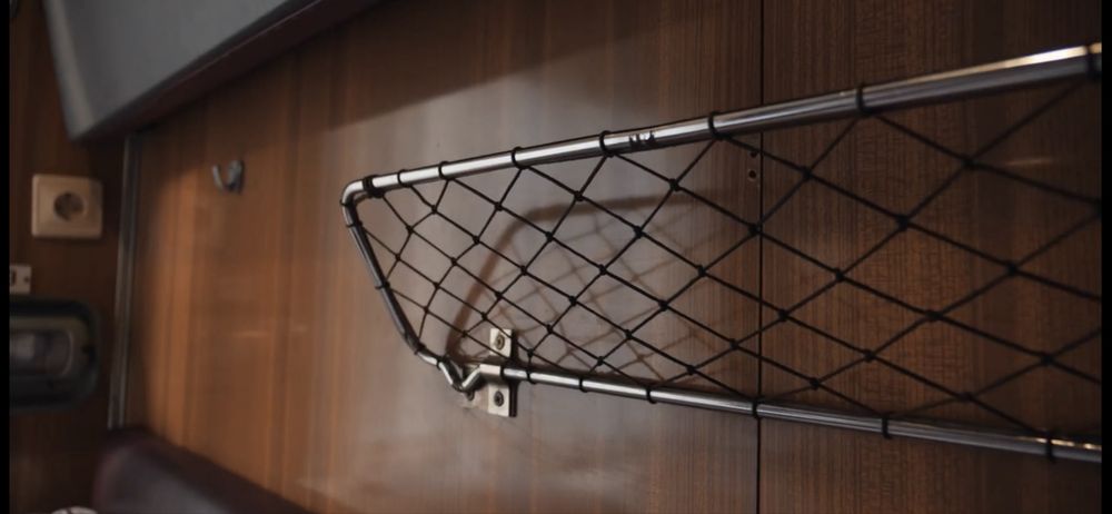 Вагон купе от поезда