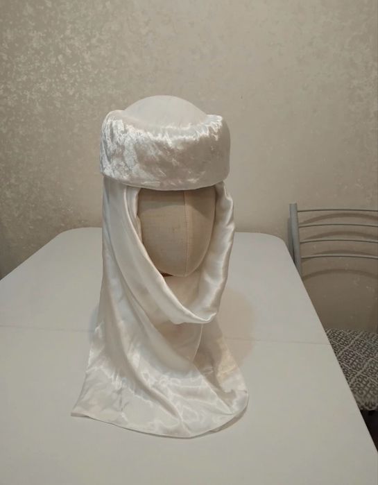 Әйелдерге бас киім