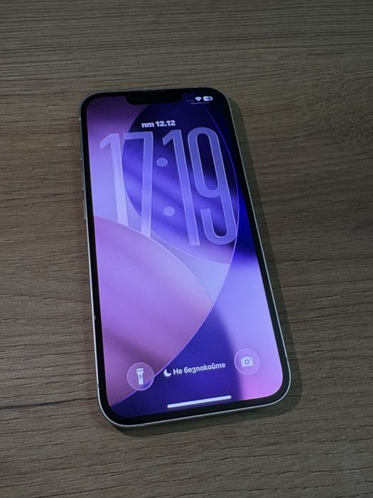 Продавам Iphone 13 128GB