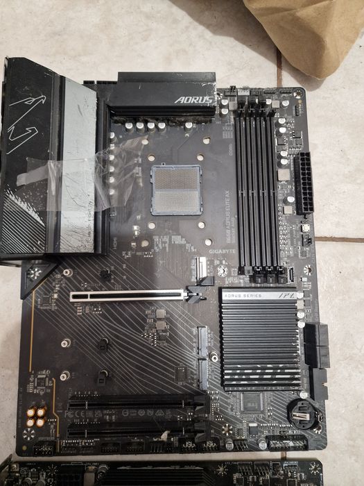 Lot Placi video defecte Rtx Rx R9 ,placi de baza Am5 Am4 12th gen pent