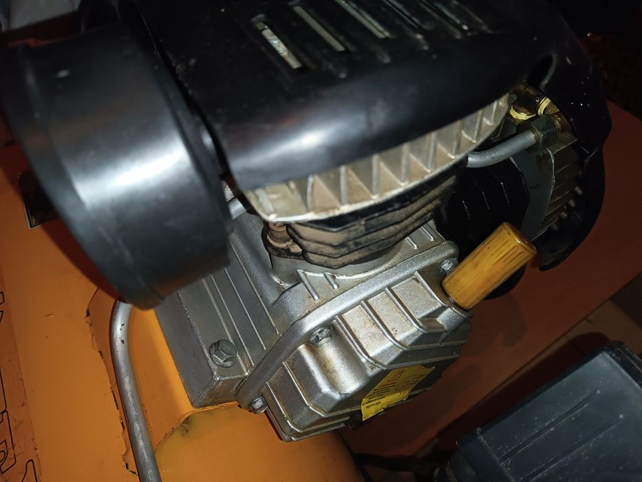 Продам воздушный компрессор