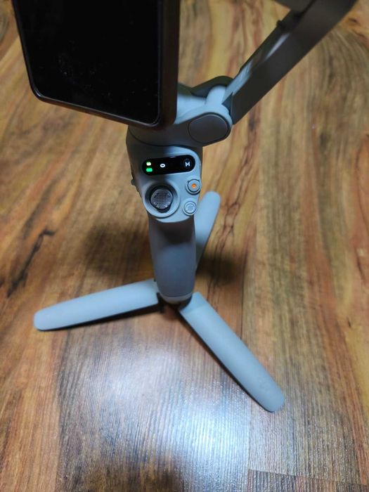 DJI Osmo Mobile SE (Бял) – Професионален Гимбал за Смартфон / НОВ