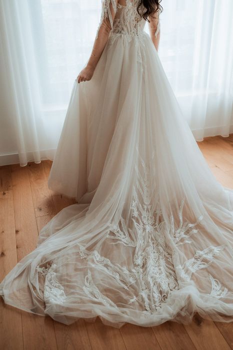 Vând rochie de mireasă + costum de mire – purtate o singură dată – sta