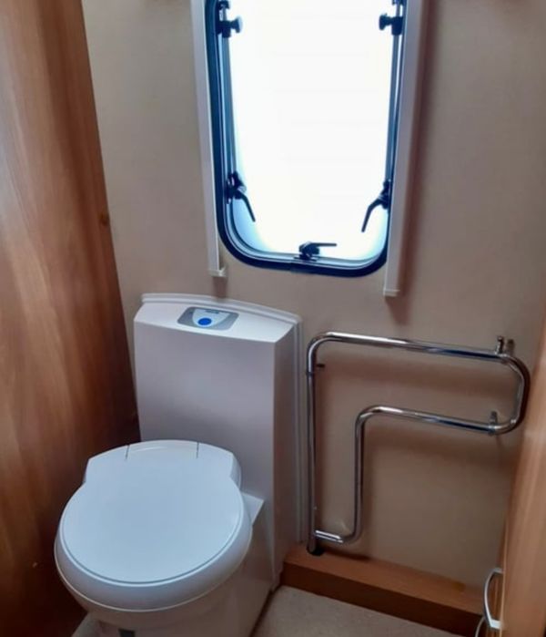 Каравана Swift Conqueror 530  2012 година