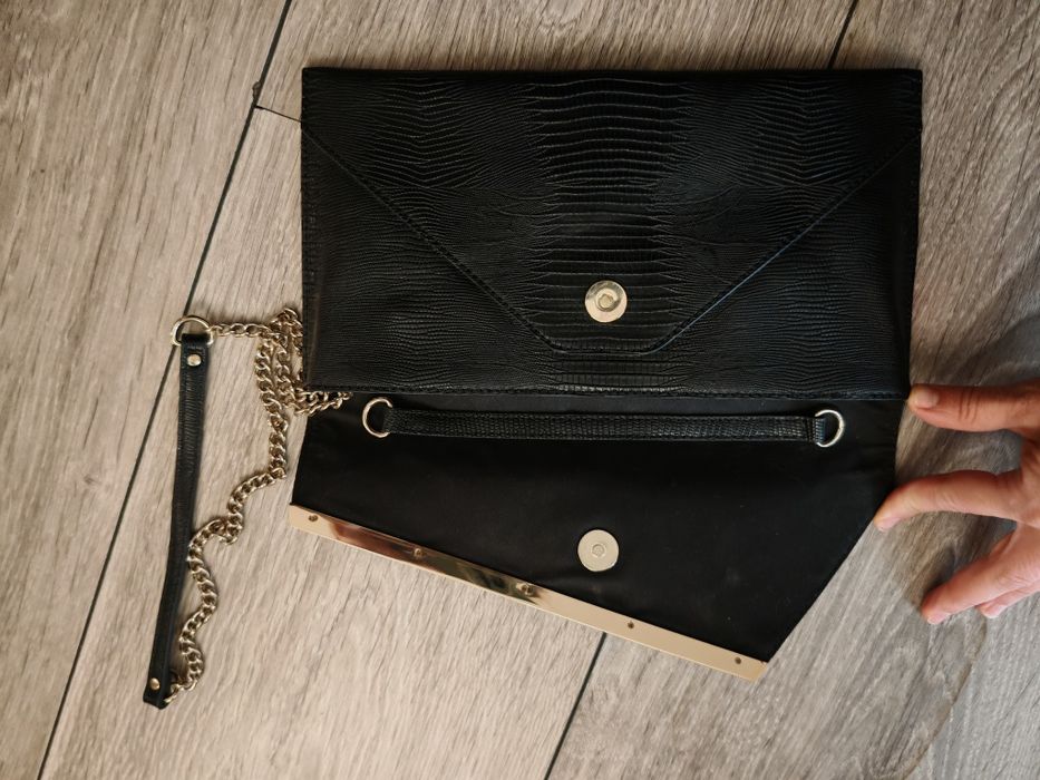 Geantă Plic Guess Neagra