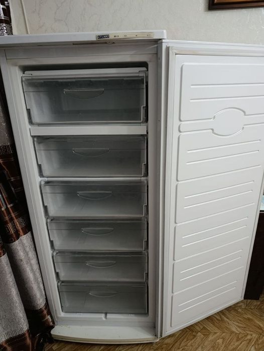 Продам морозильную камеру Атлант