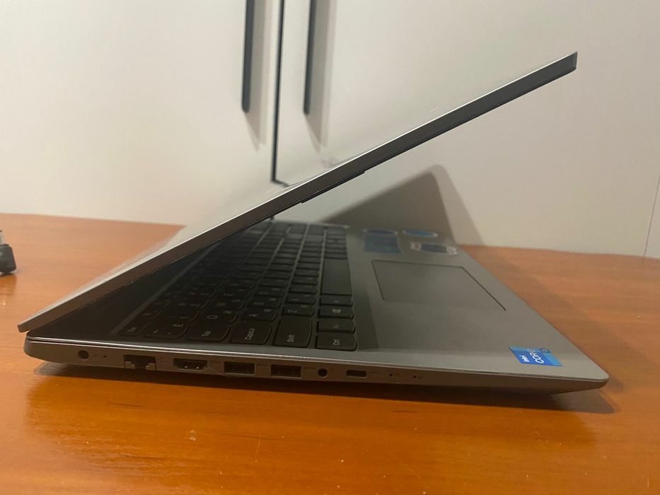 Lenovo intel core i3-11th/IPS Full HD
