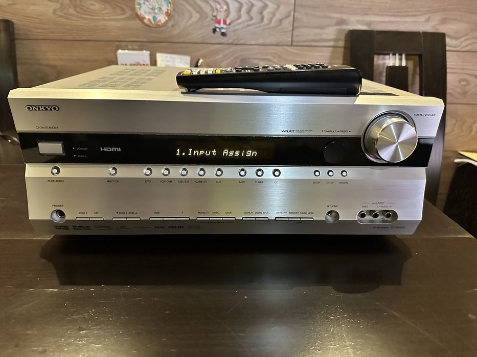 Продавам Onkyo TX-SR606 -аудио-видео ресивър 7.1