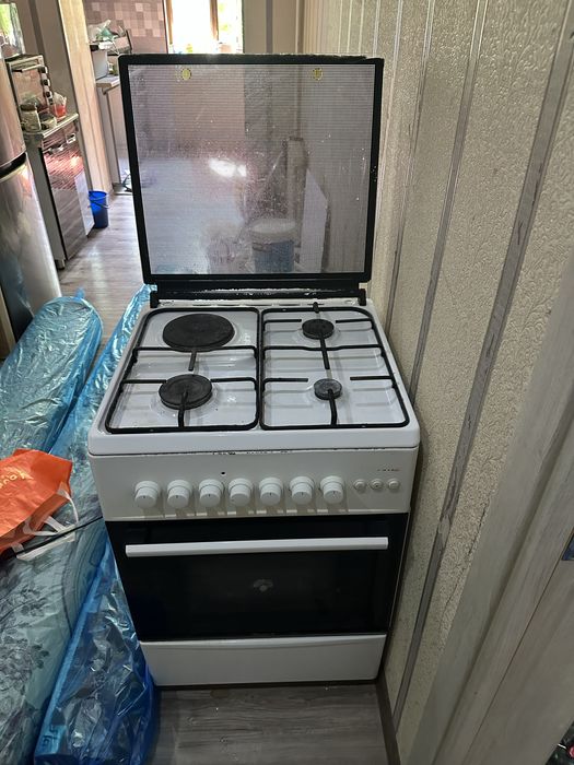 Газ плита + вытяжка турбо мотор в хорошем состоянии 3+1 всё работает!