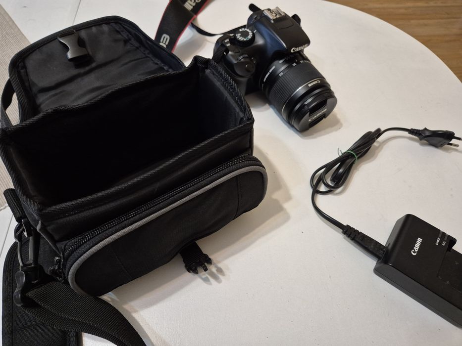 Фотоапарат Canon EOS 1100D с обектив 18-55mm