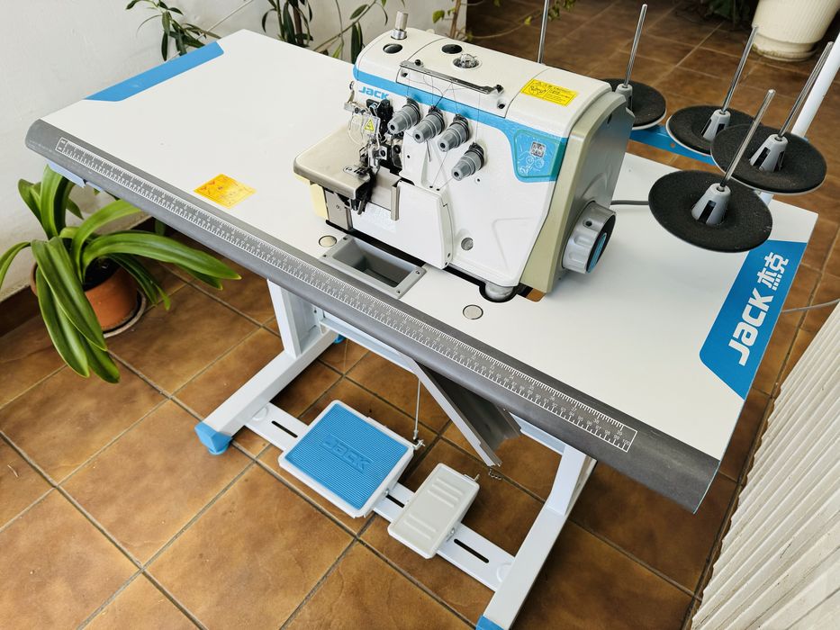 Masina de cusut triploc surfilat