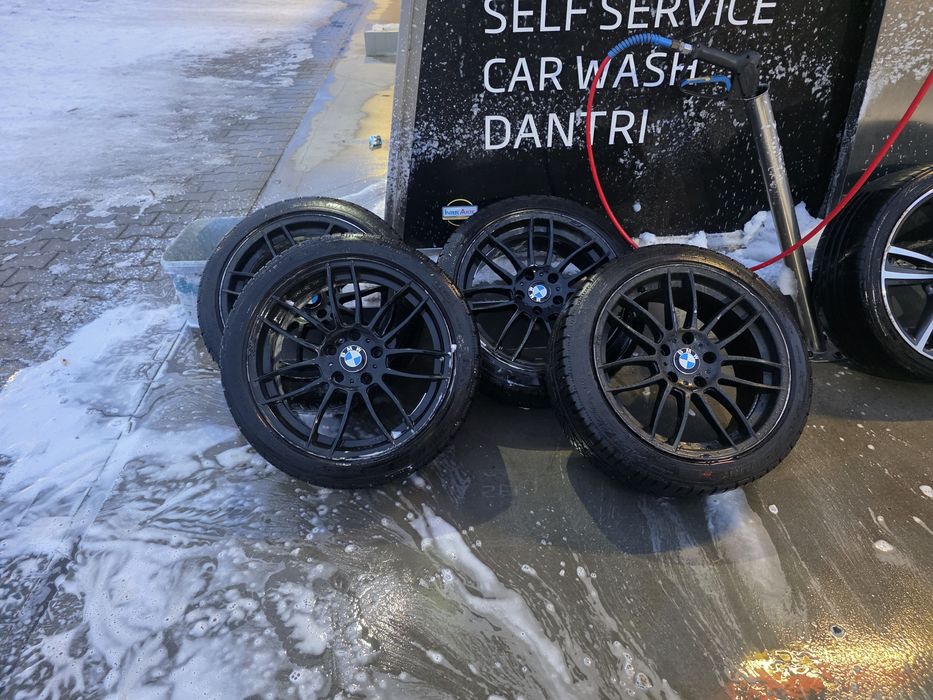 Jante BMW  18” negre + anvelope iarnă Michelin Alpin stare foarte buna