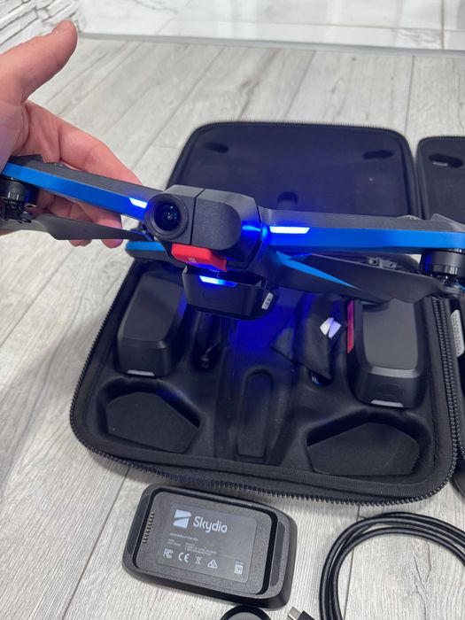 Продавам дрон Skydio 2 - 2 бр , 5 батерии, хъб , управление, beacon