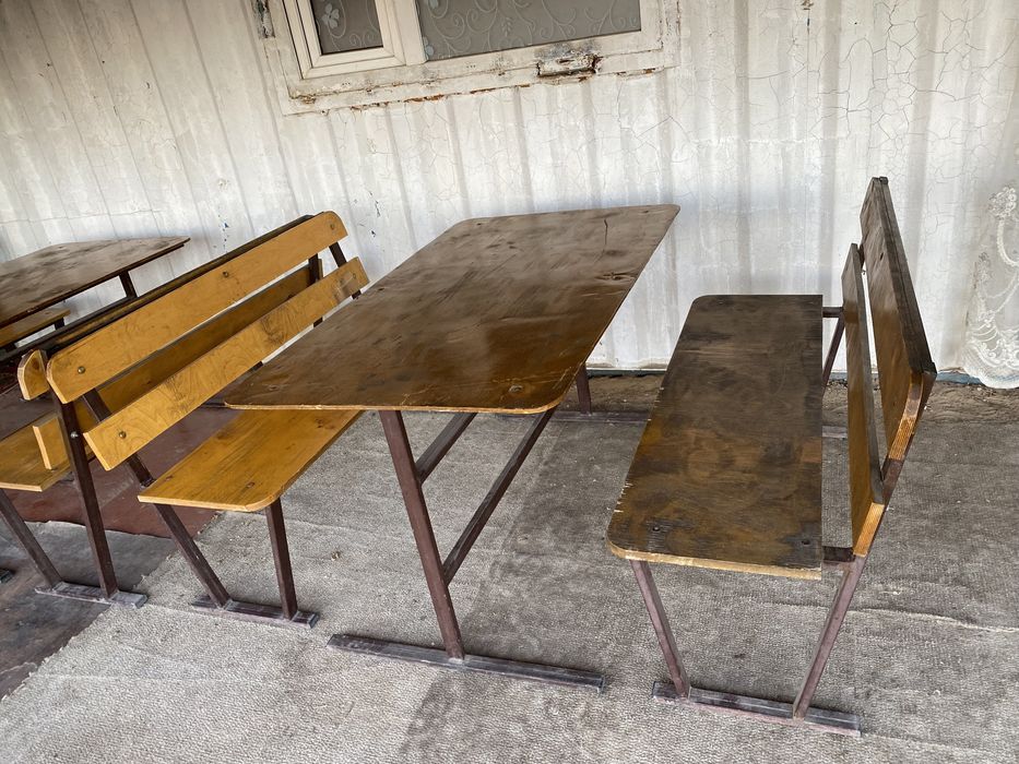 Стол со скамейками