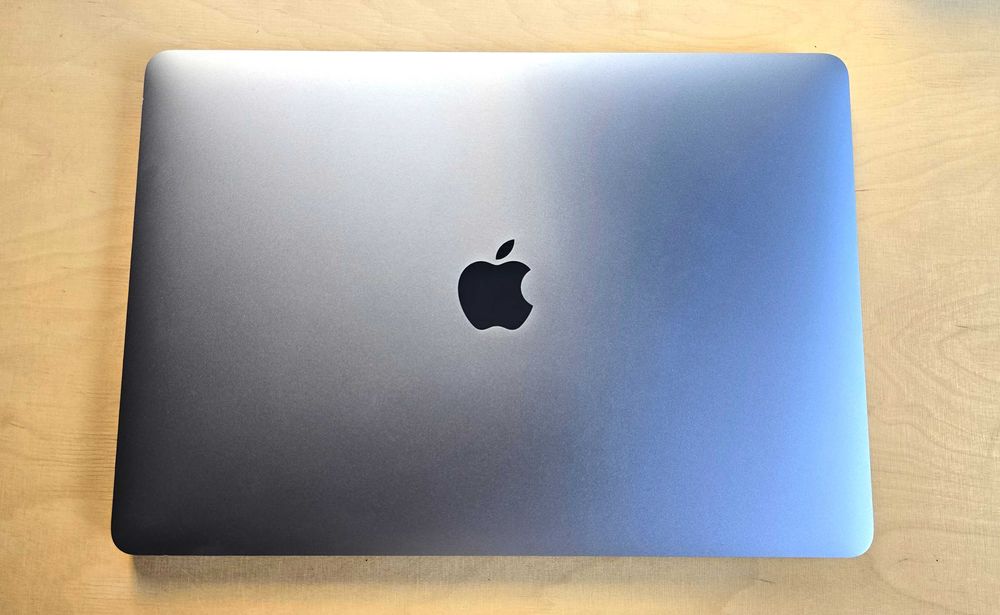 Продавам MacBook Pro 2020 | 16GB | 512 SSD | M1 chip 13" Space Gray