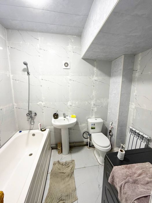 Сергелийский район, рядом со станцией метро «Сергели».