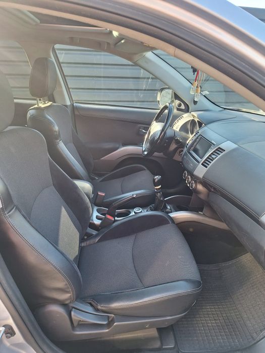Mitsubishi Outlander 2.2 DI-D 4x4, 175 CP, 7 locuri, 2011
