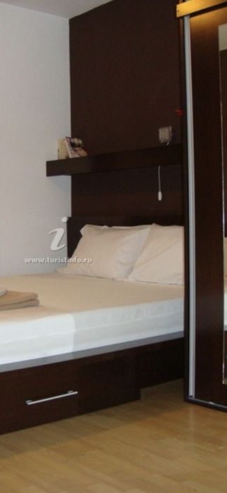 Vilă, pensiune mobilată,utilată. Lângă plajă. 9 camere.