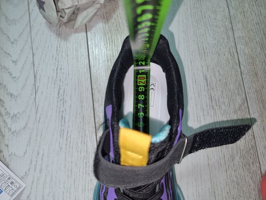 Vând adidași cu lumini în talpă, NOI,  mărimea 36, 22 cm interior