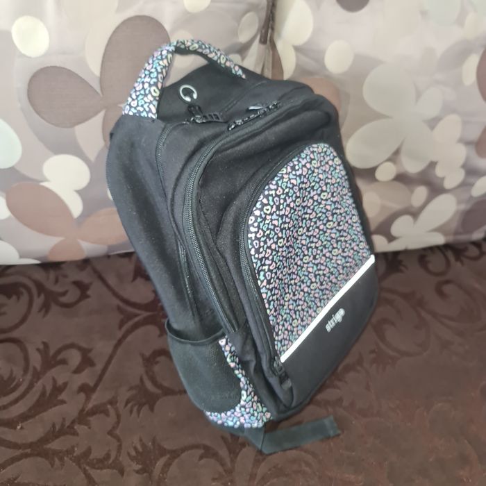 Vând ghiozdane fete