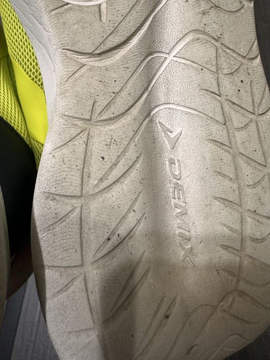 Продам кроссовки Demix оригинал