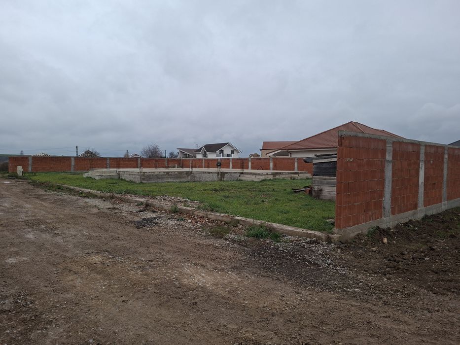Teren intravilan cu fundație zona Cheriu  cu toate utilitățile