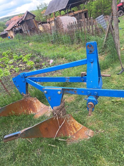 Tractor cu utilaje
