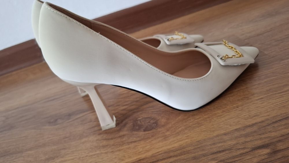 Туфли 37 размера кремовый цвет