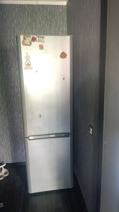 Продаю холодильник.