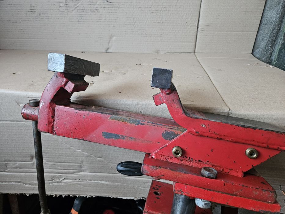Menghină din oțel Kupper 125 mm cu suport reglabil