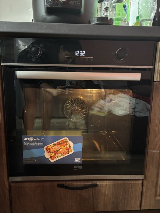 Фурна за вграждане Beko 72L – като нова, ползвана броени пъти