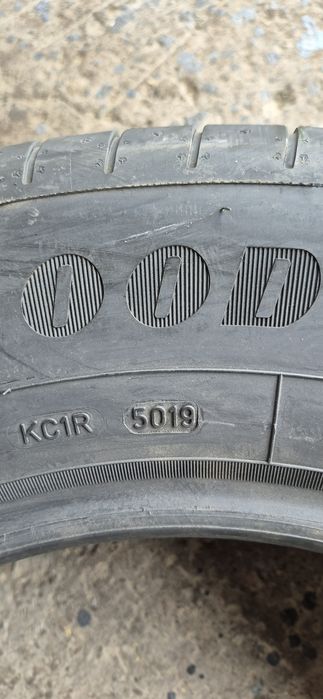 2 anvelope vara ca noi Goodyear 215/65/17.Pretul este pe bucata.
