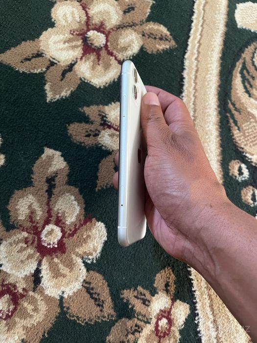 iPhone 11 64 GB tirnniq holatda.