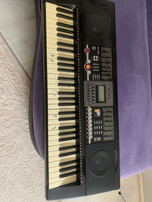 Продается синтезатор